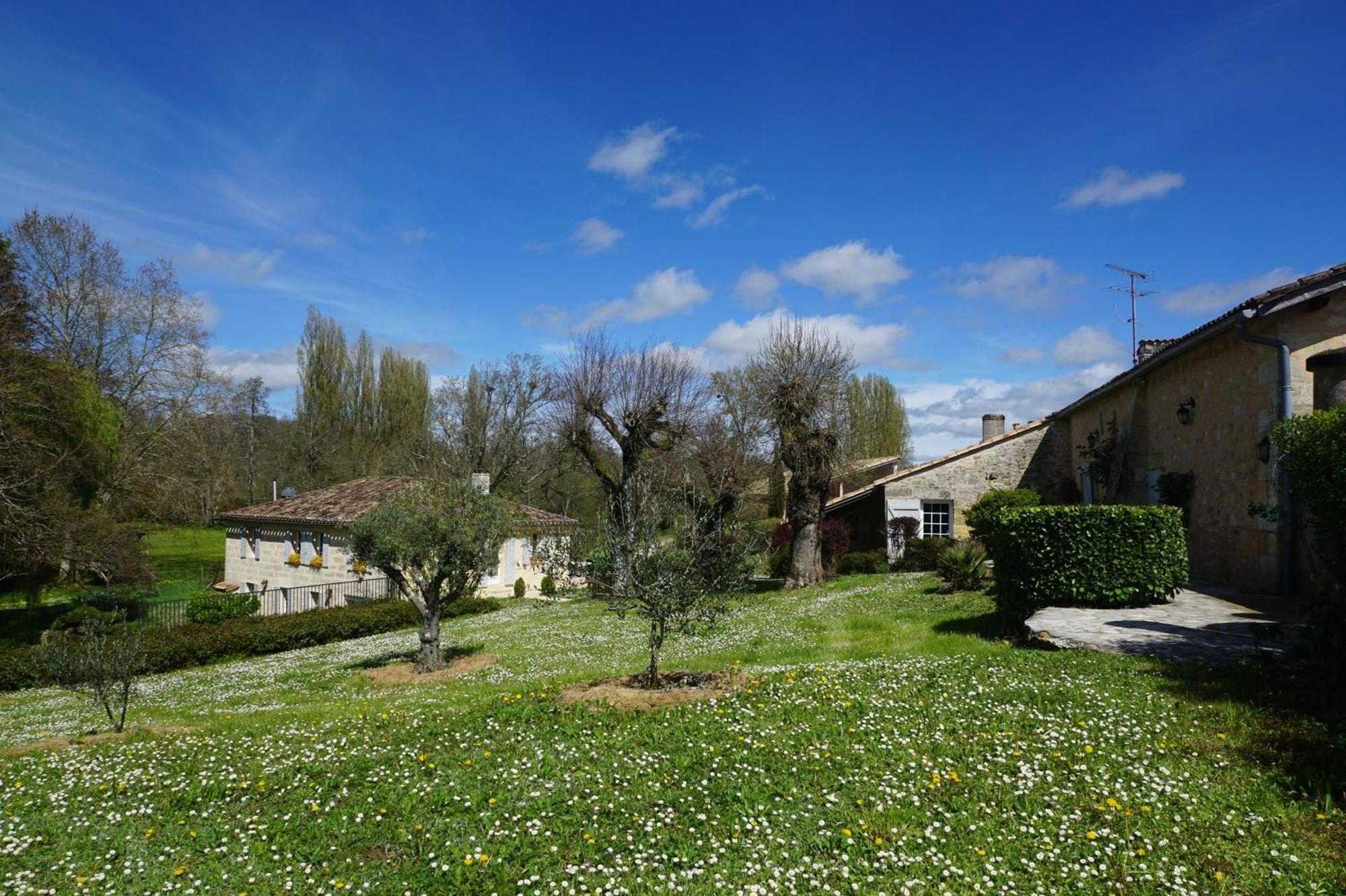 Moulin Notre Dame Hotell Saint-Genès-de-Castillon Eksteriør bilde